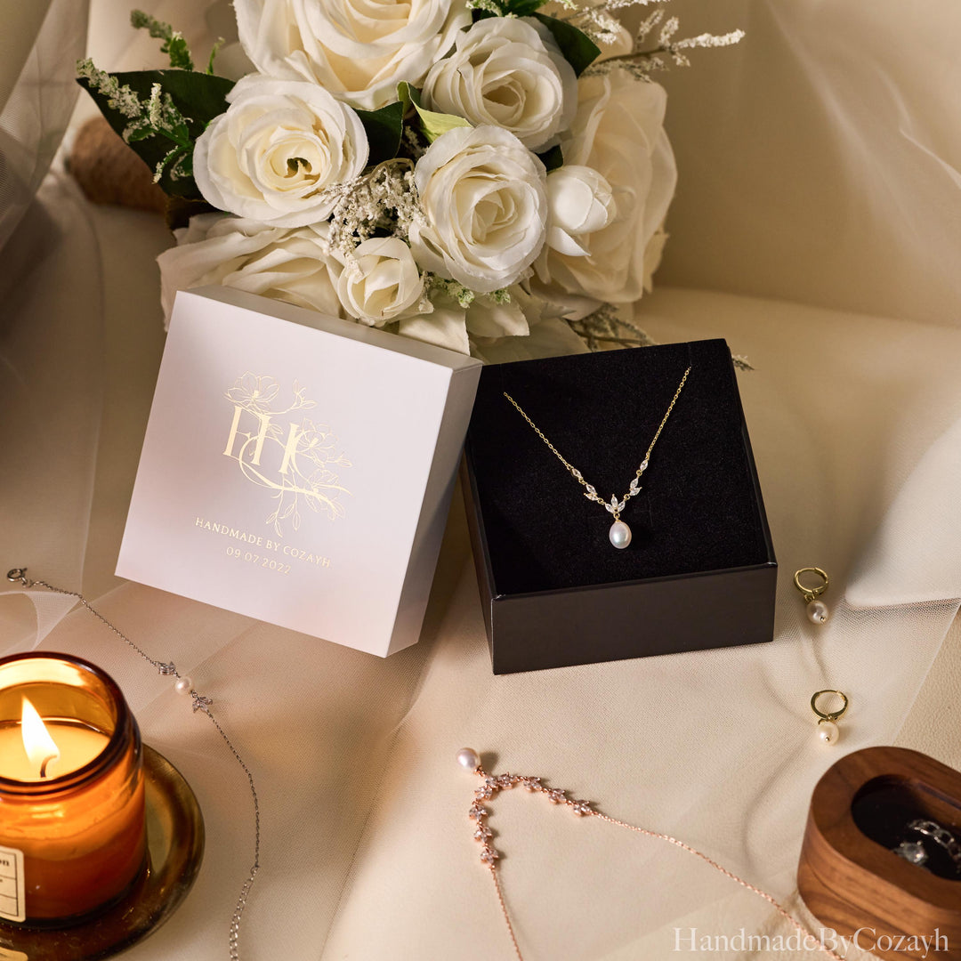 Dainty Pea Pod Pearl Bracelet — Natural Freshwater Bridal Gift